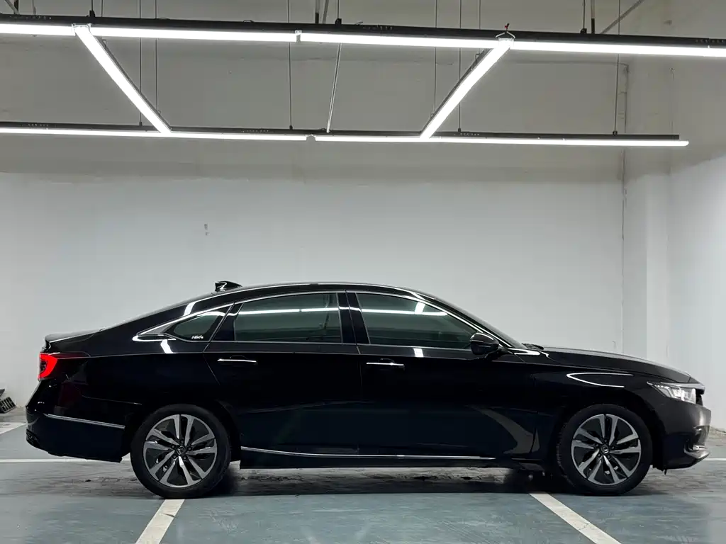 Honda Accord — фото 11