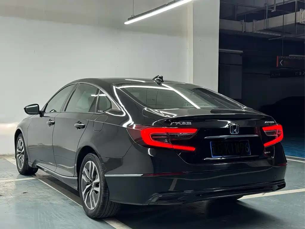 Honda Accord — фото 10