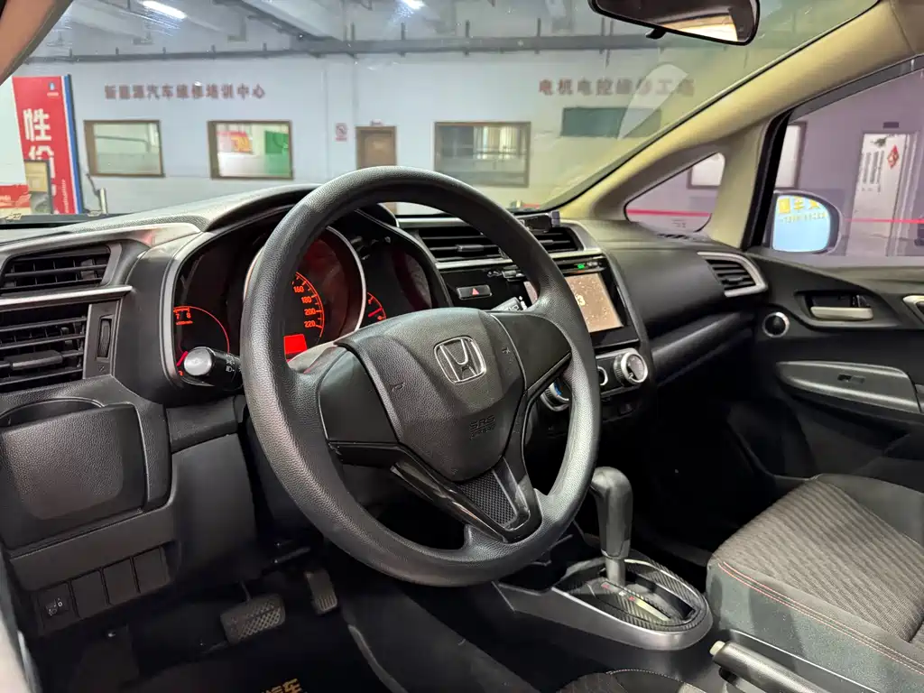 Honda Fit — фото 13