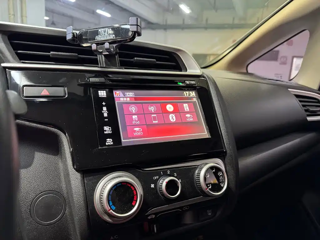Honda Fit — фото 9