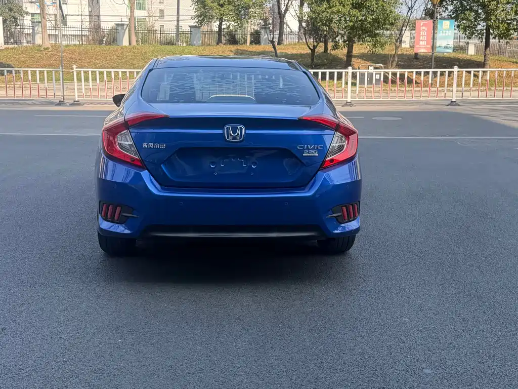 Honda Civic — фото 10