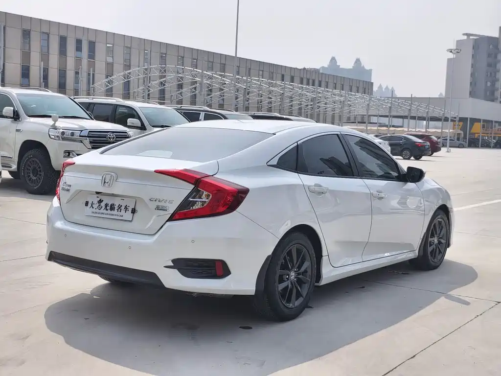 Honda Civic — фото 5