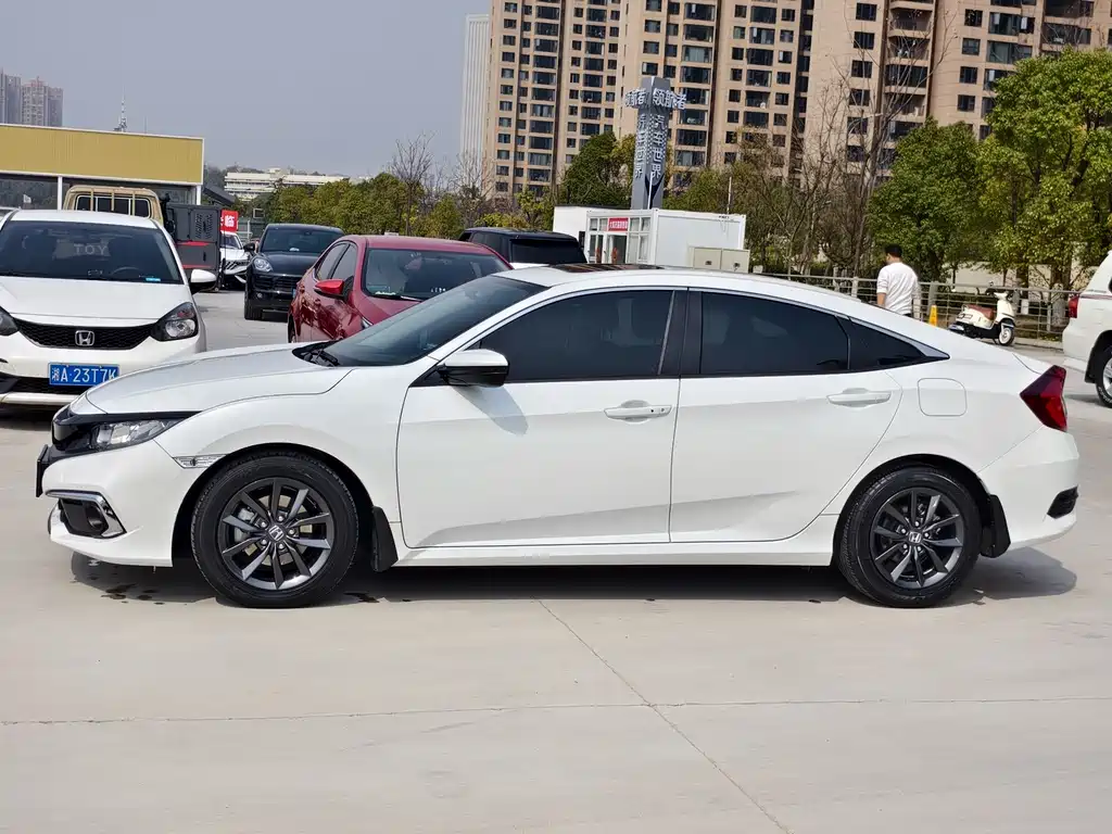 Honda Civic — фото 7
