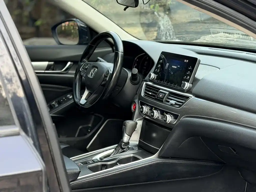 Honda Accord — фото 11