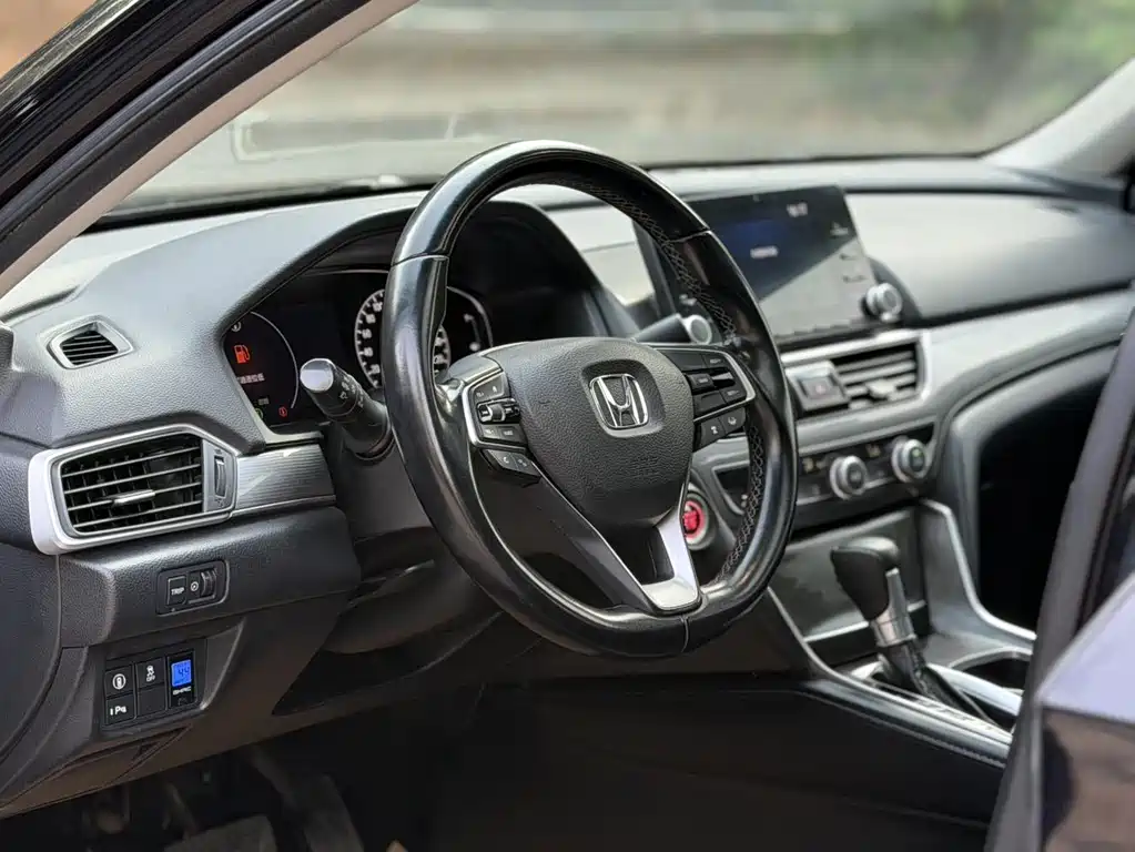 Honda Accord — фото 8