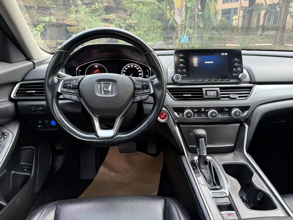 Honda Accord — фото 10
