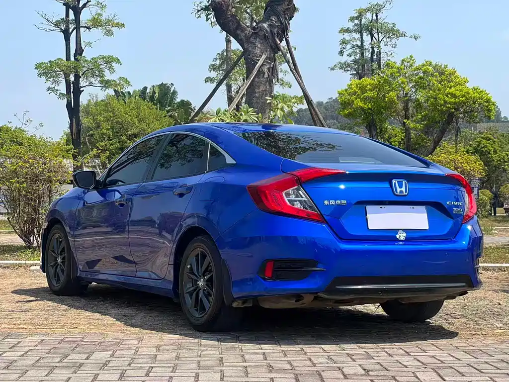Honda Civic — фото 17