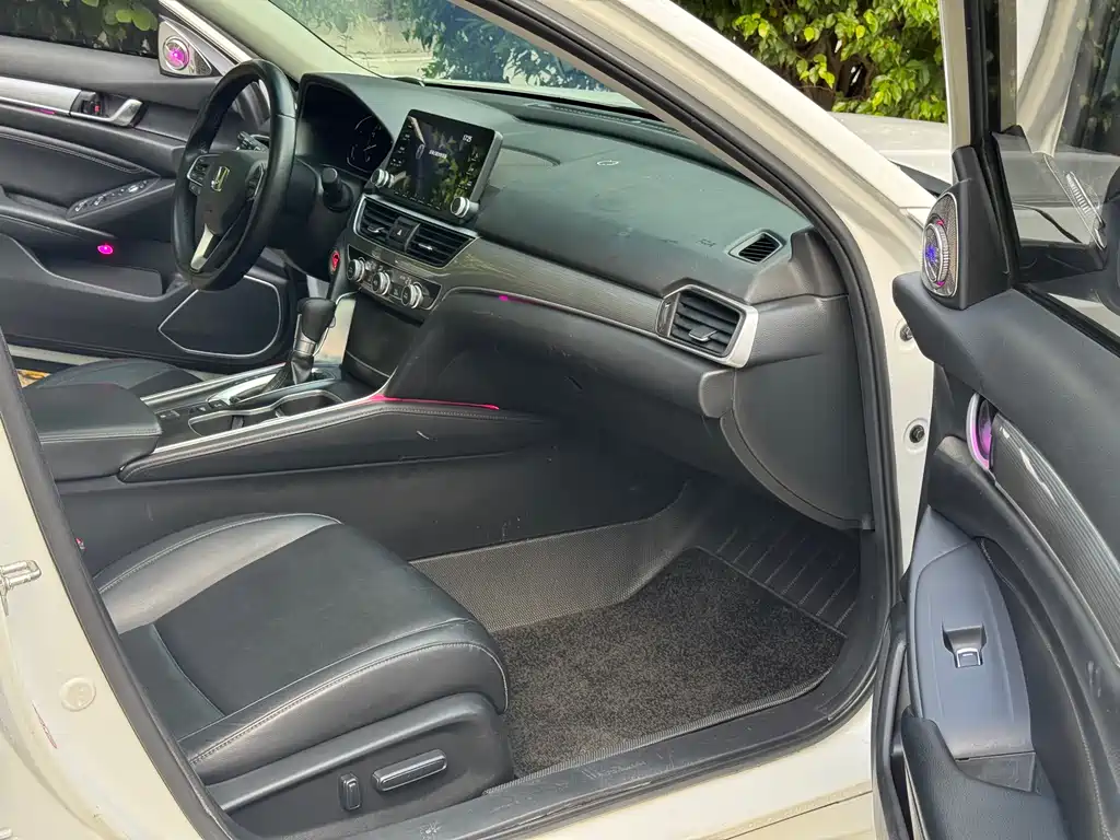 Honda Accord — фото 11