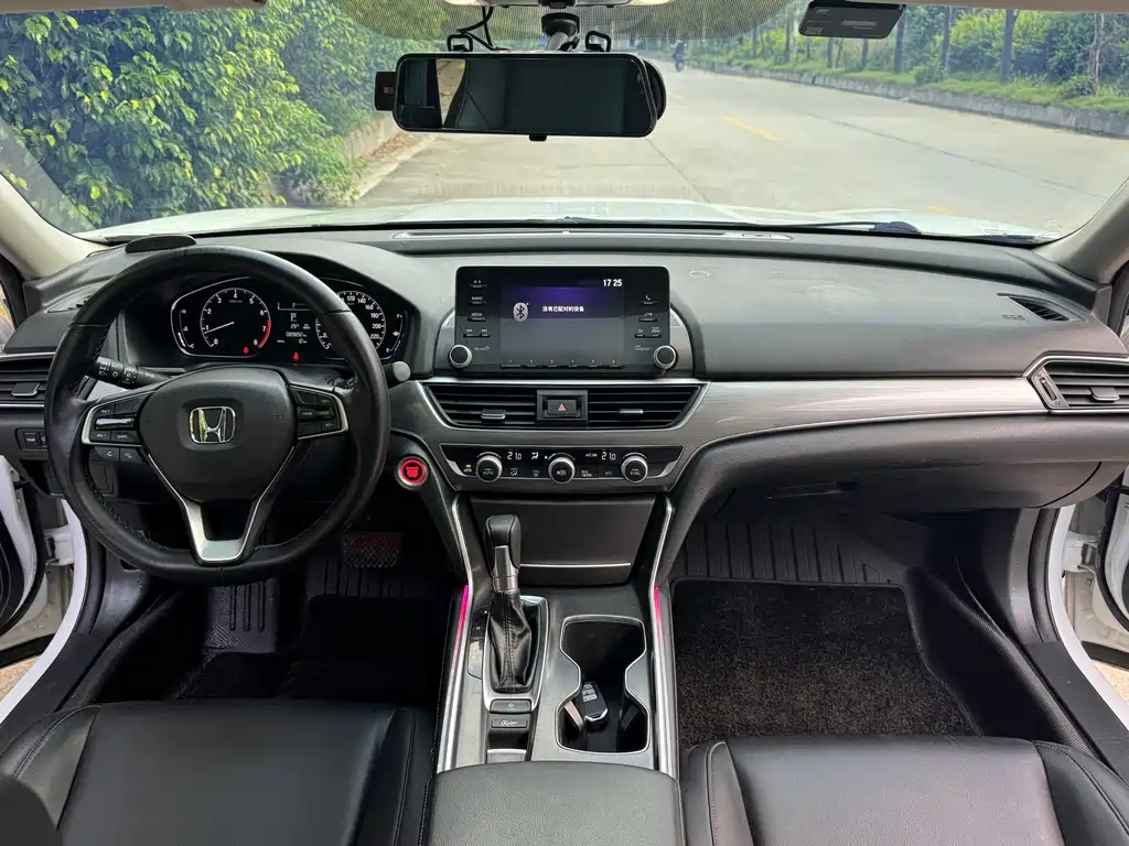 Honda Accord — фото 9