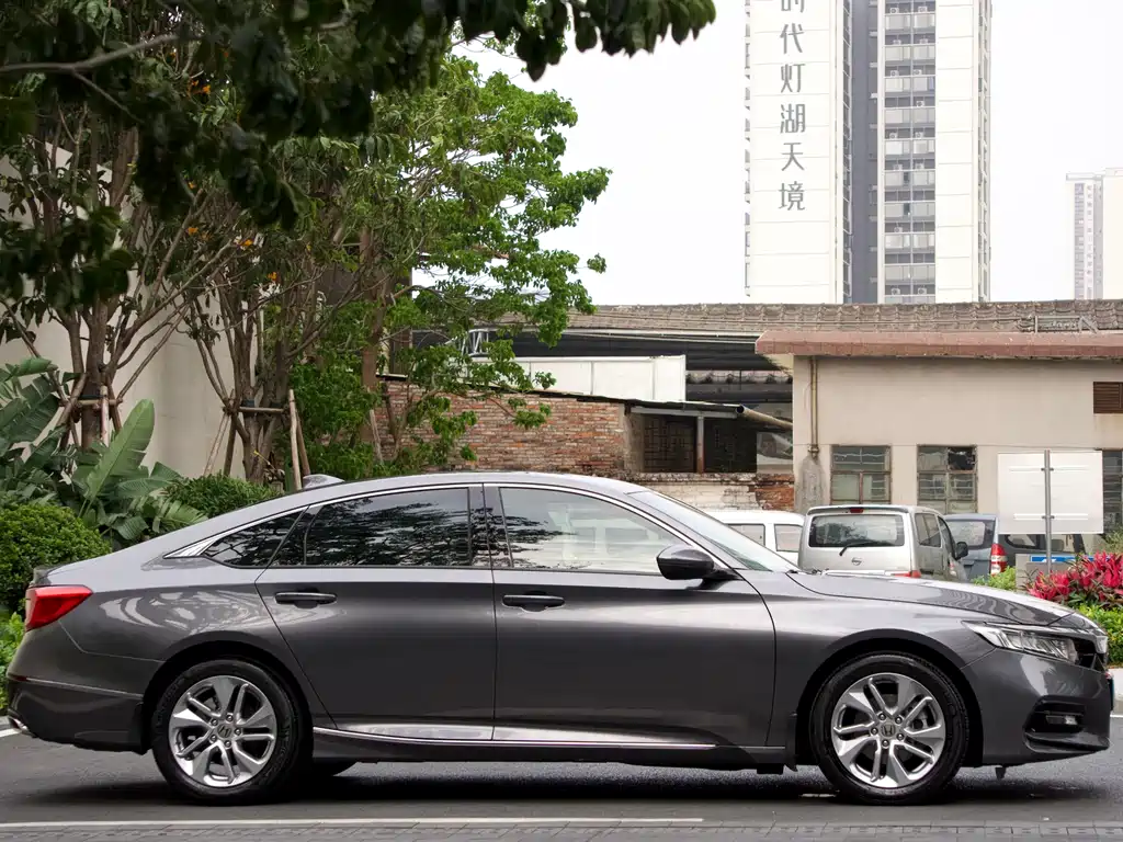 Honda Accord — фото 4