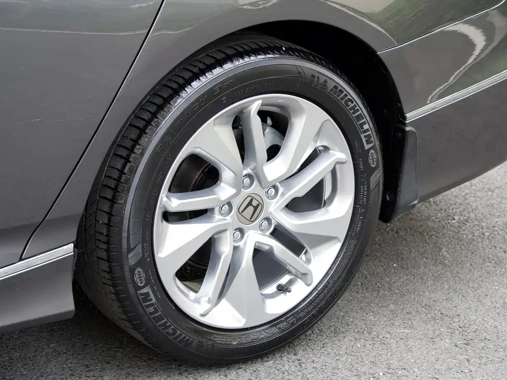 Honda Accord — фото 10
