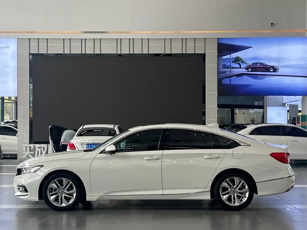 Honda Accord — фото 17