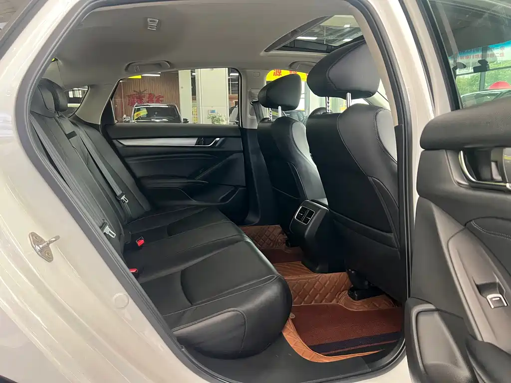 Honda Accord — фото 6