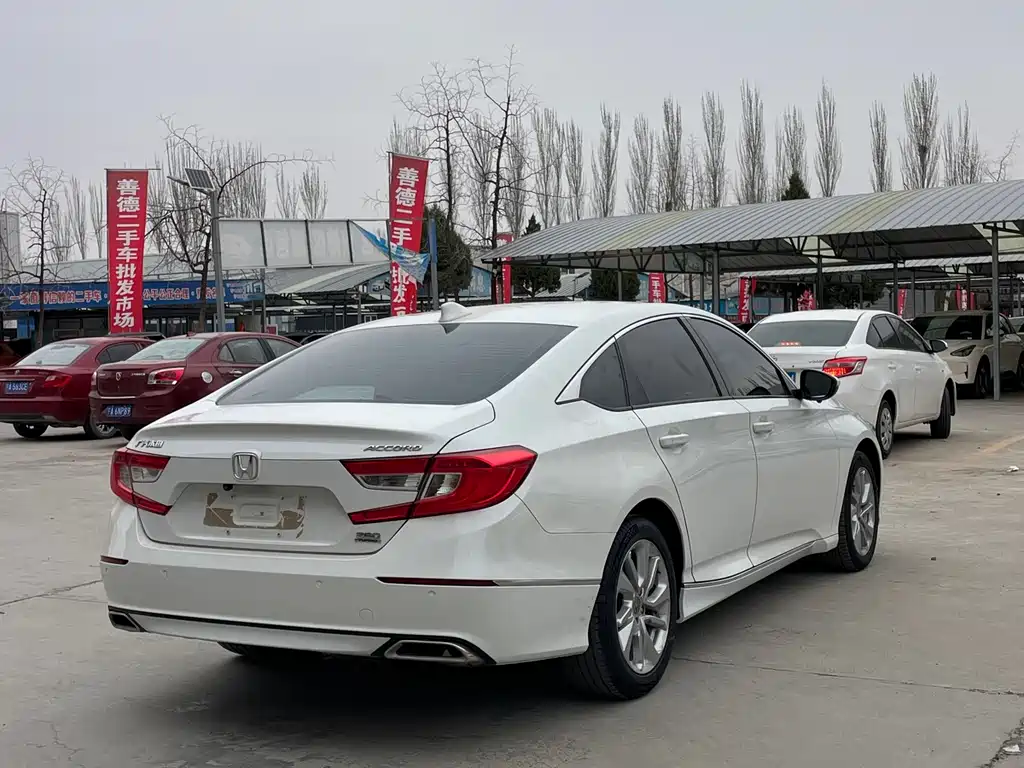 Honda Accord — фото 11