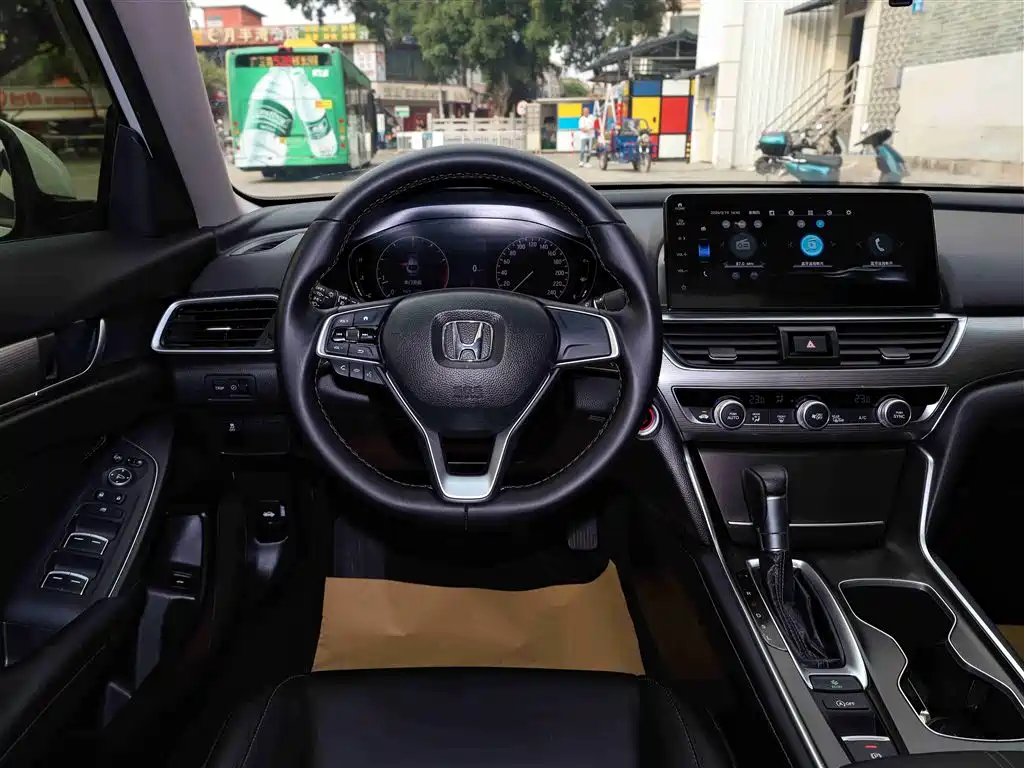 Honda Accord — фото 11