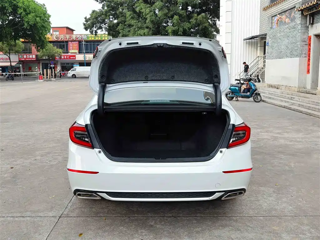 Honda Accord — фото 15