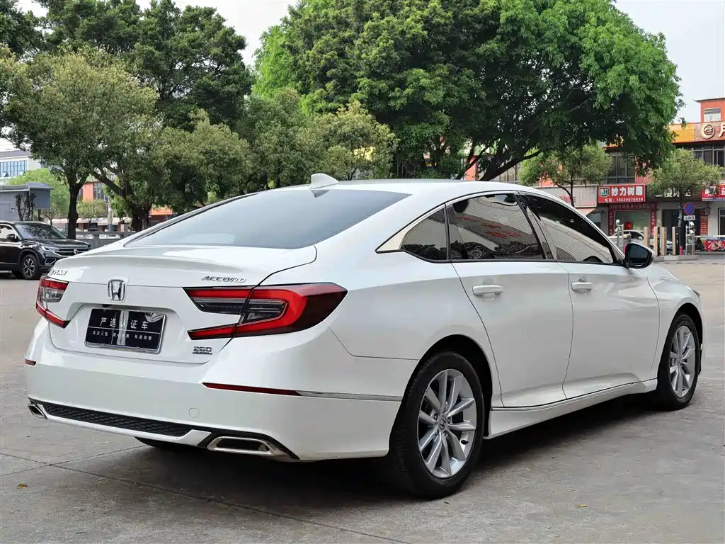 Honda Accord — фото 7