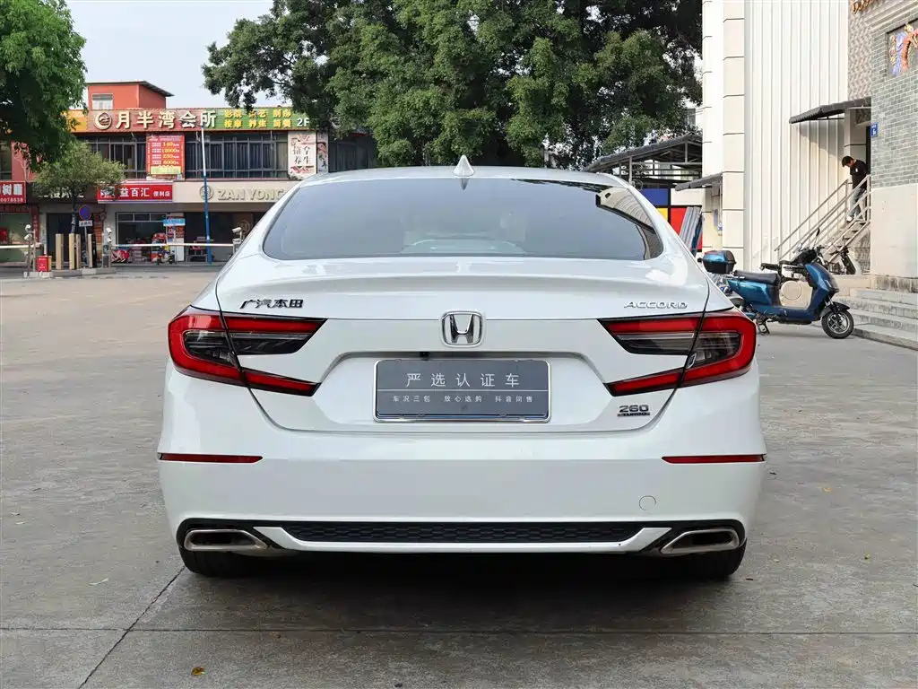 Honda Accord — фото 8
