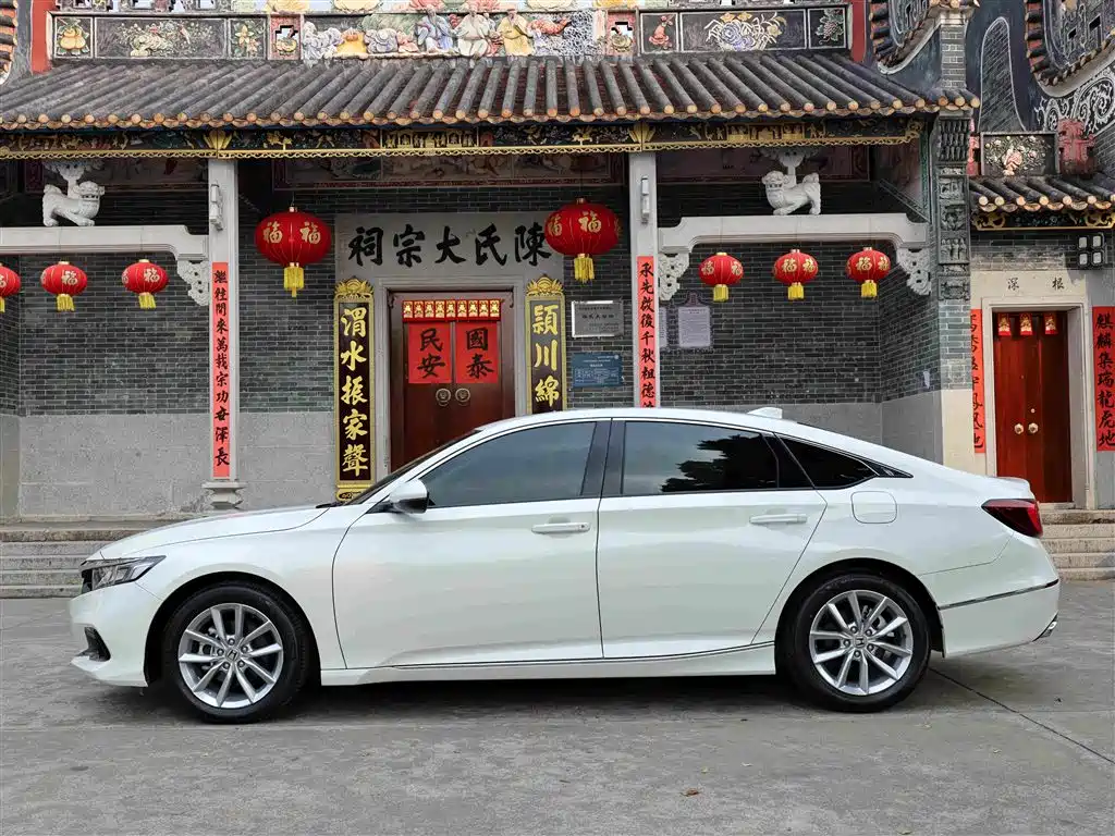 Honda Accord — фото 10