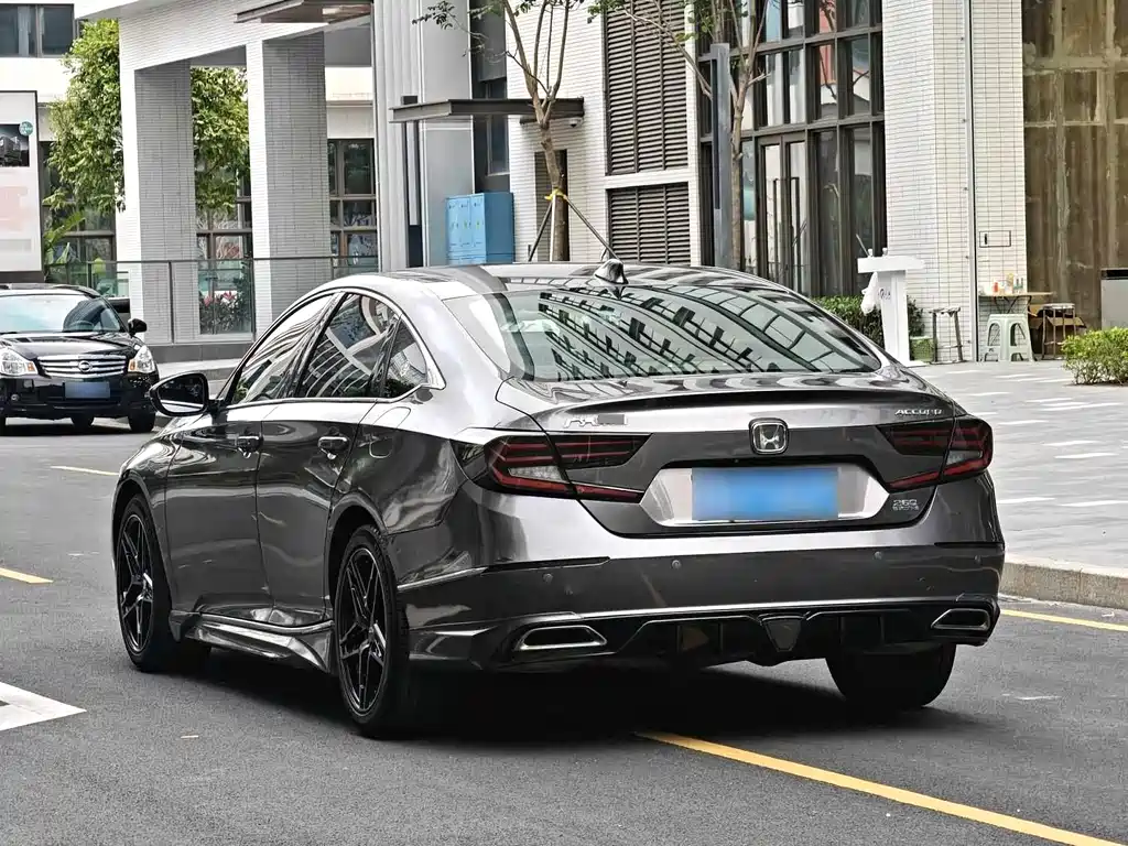 Honda Accord — фото 11