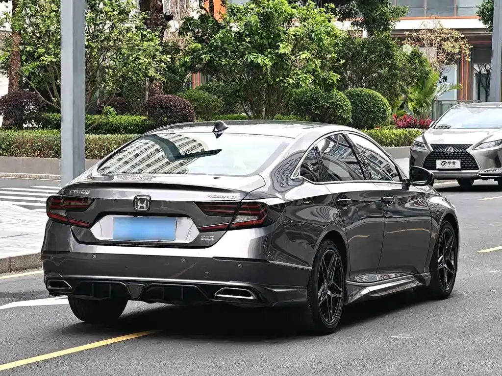 Honda Accord — фото 10