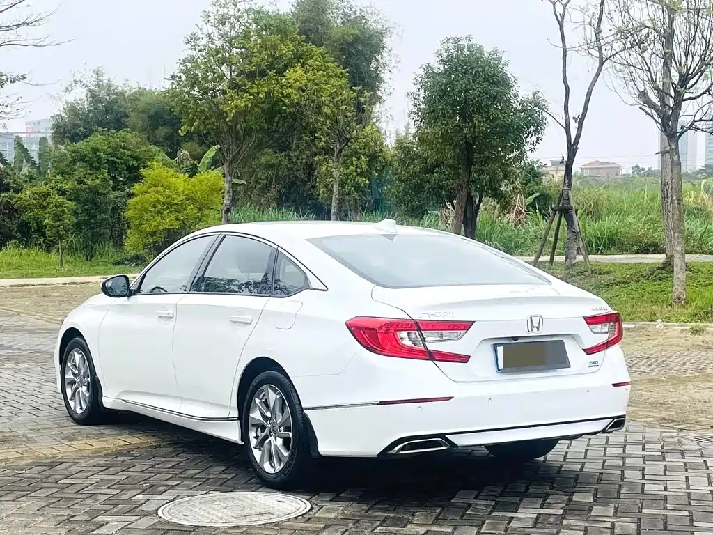 Honda Accord — фото 7