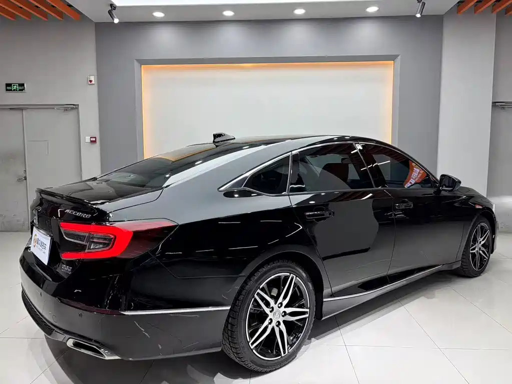 Honda Accord — фото 4