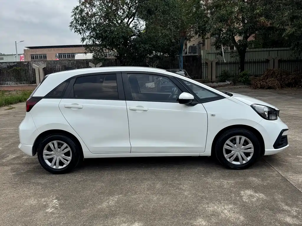 Honda Fit — фото 4