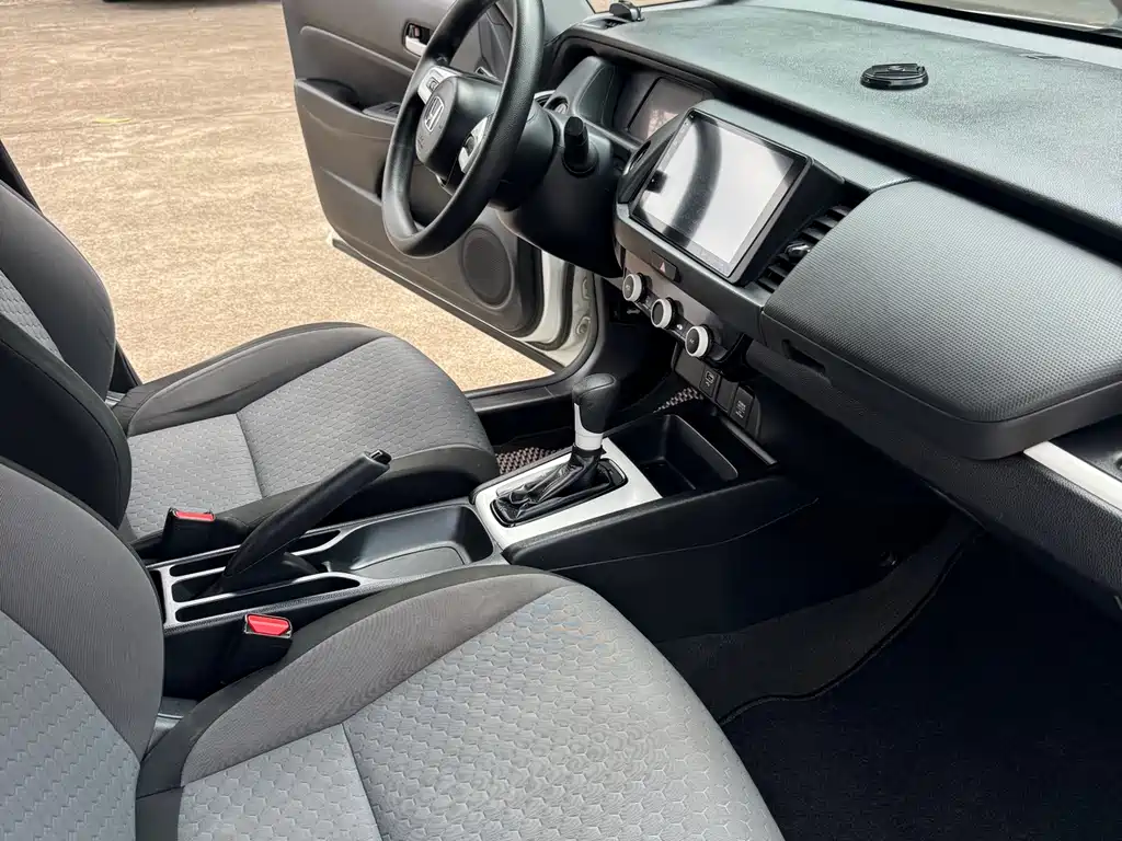 Honda Fit — фото 9