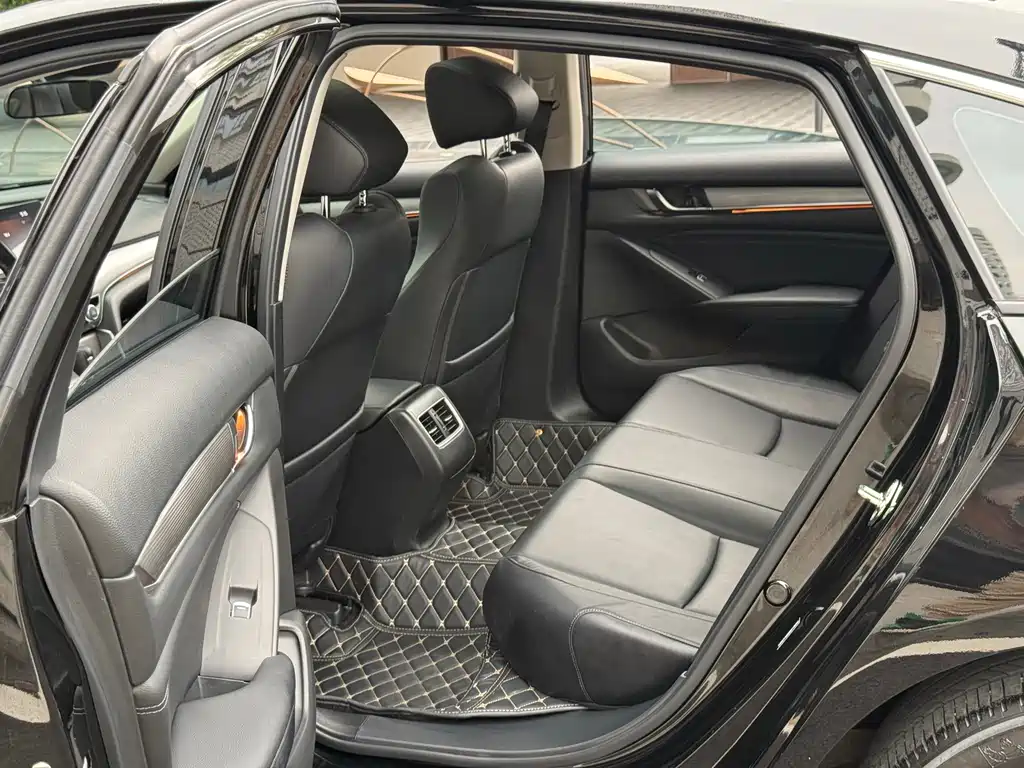 Honda Accord — фото 11
