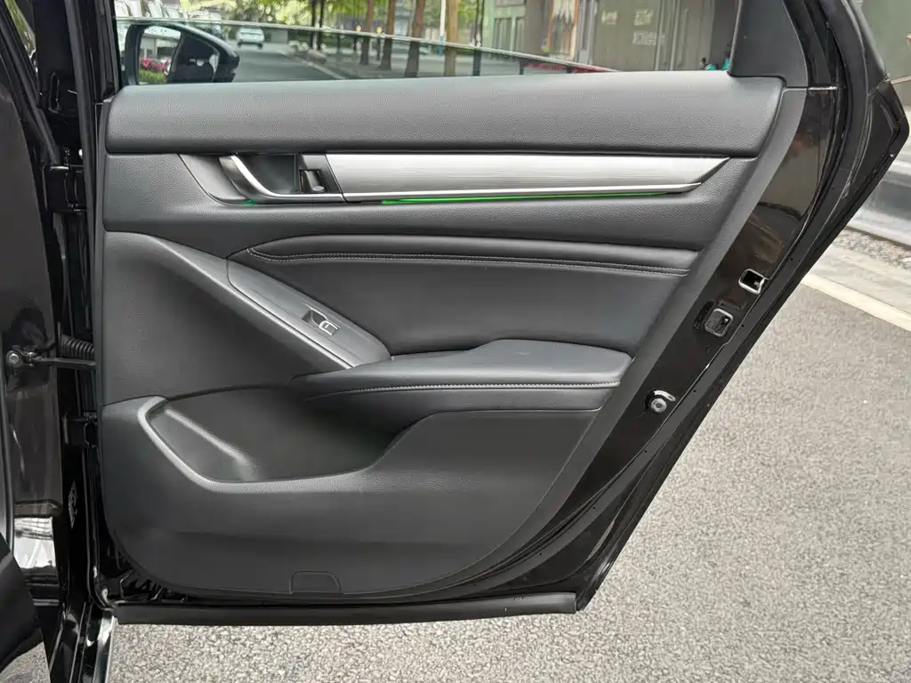 Honda Accord — фото 17