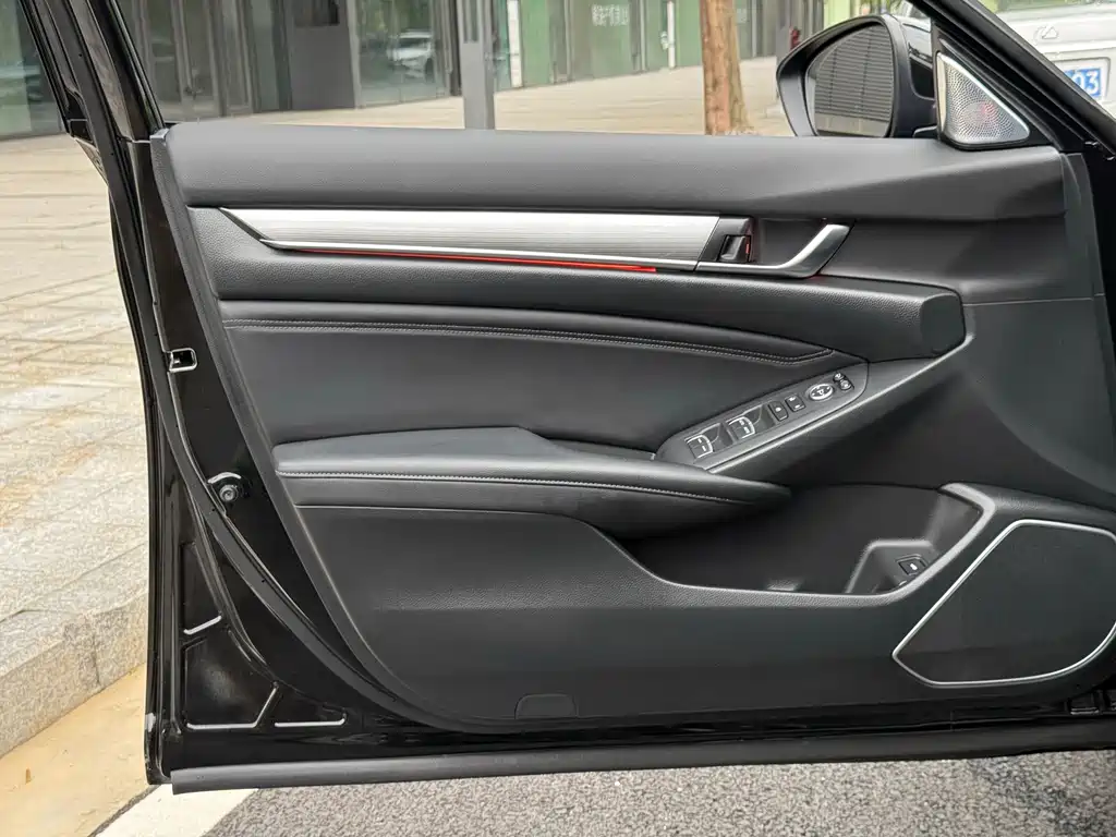 Honda Accord — фото 18
