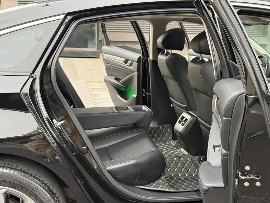 Honda Accord — фото 10
