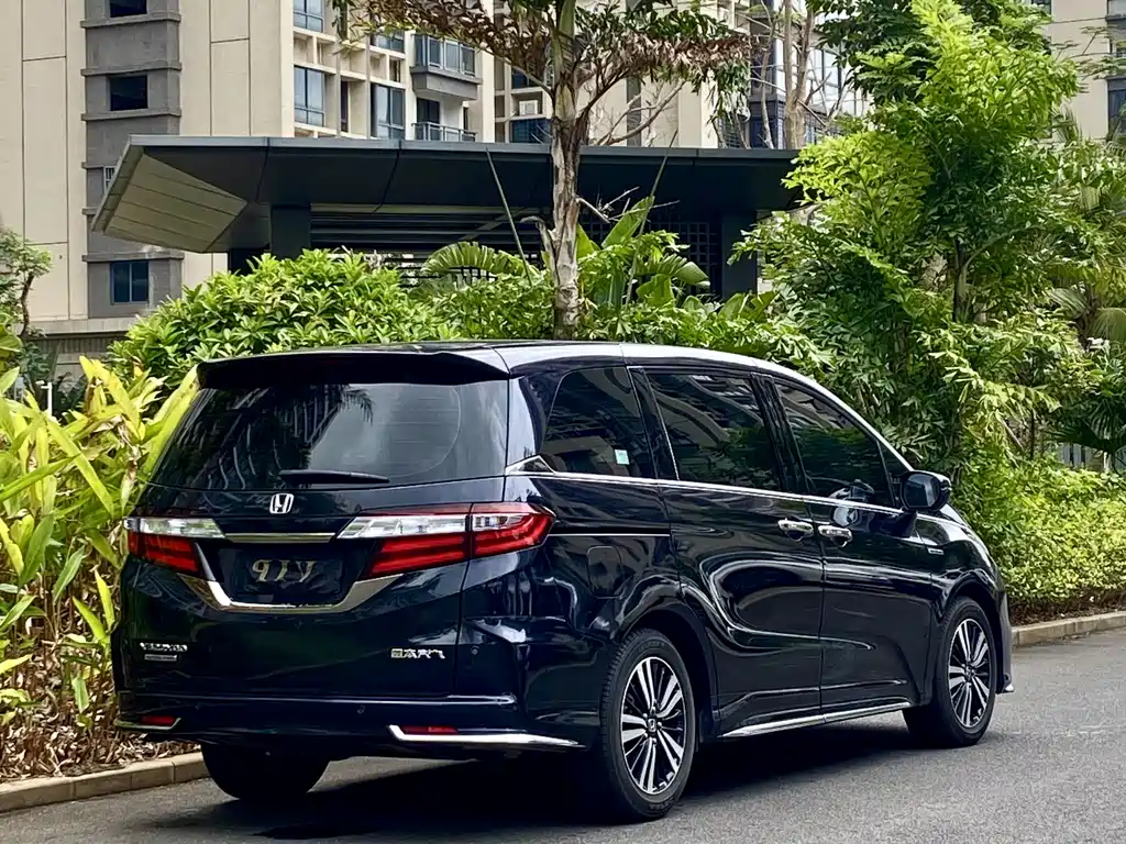 Honda Odyssey — фото 9
