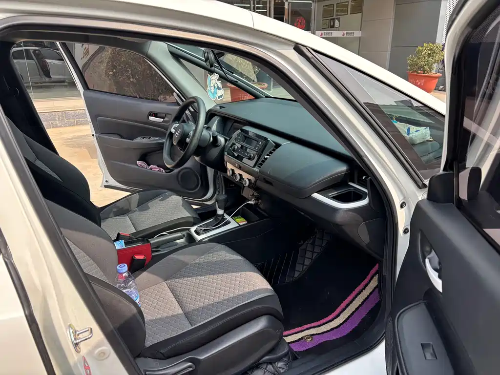 Honda Fit — фото 8
