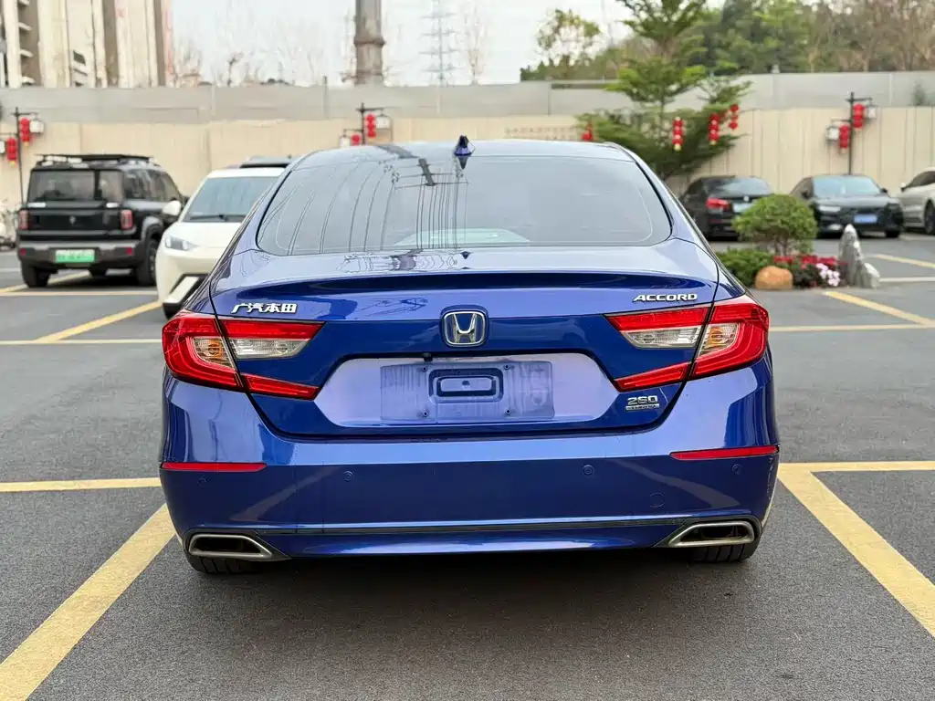 Honda Accord — фото 8