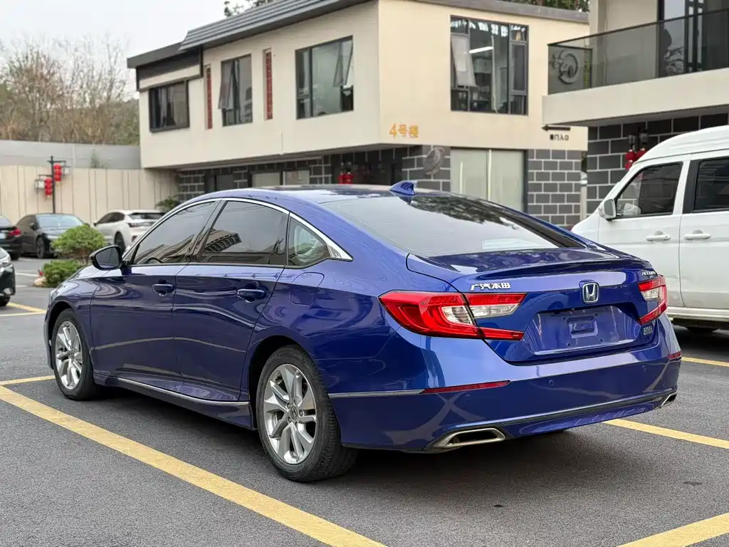 Honda Accord — фото 9