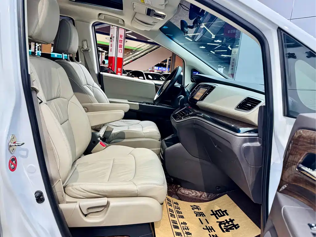 Honda Odyssey — фото 17