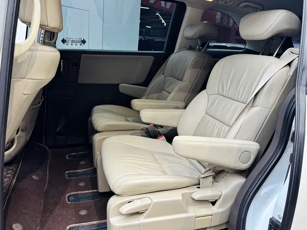 Honda Odyssey — фото 10