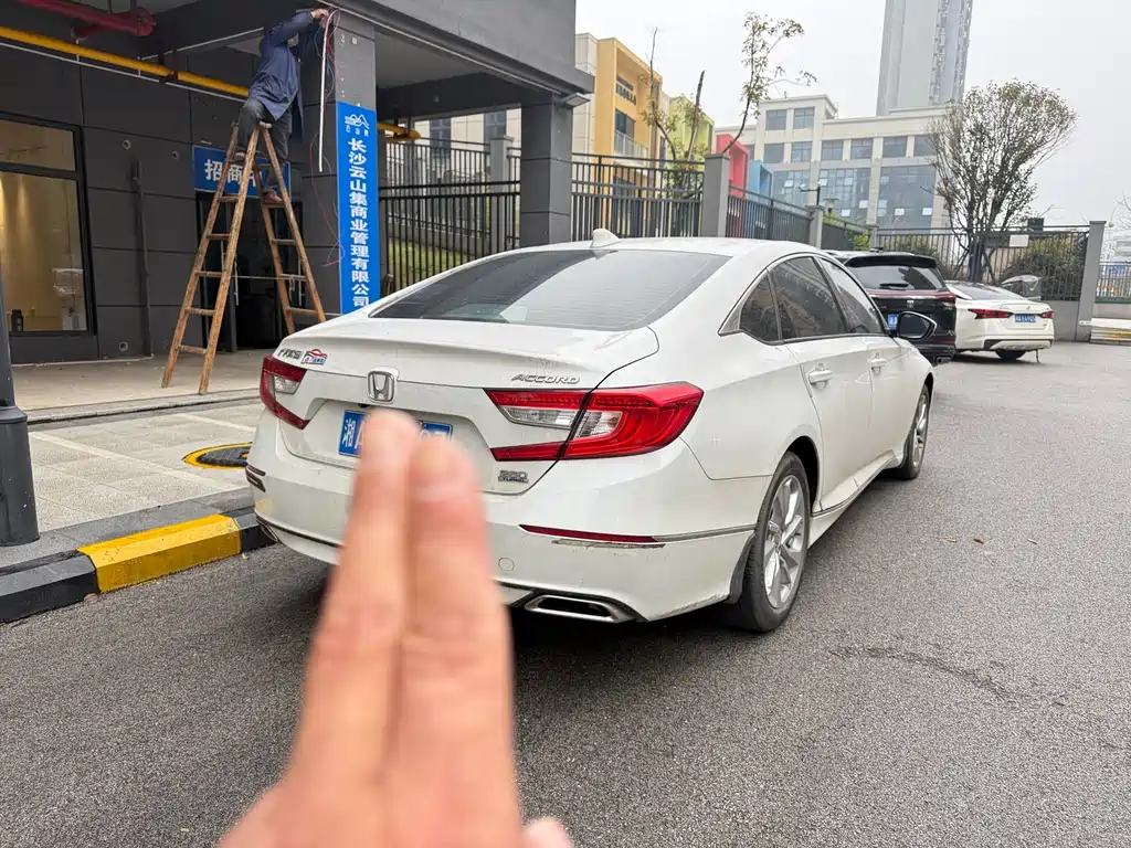 Honda Accord — фото 6