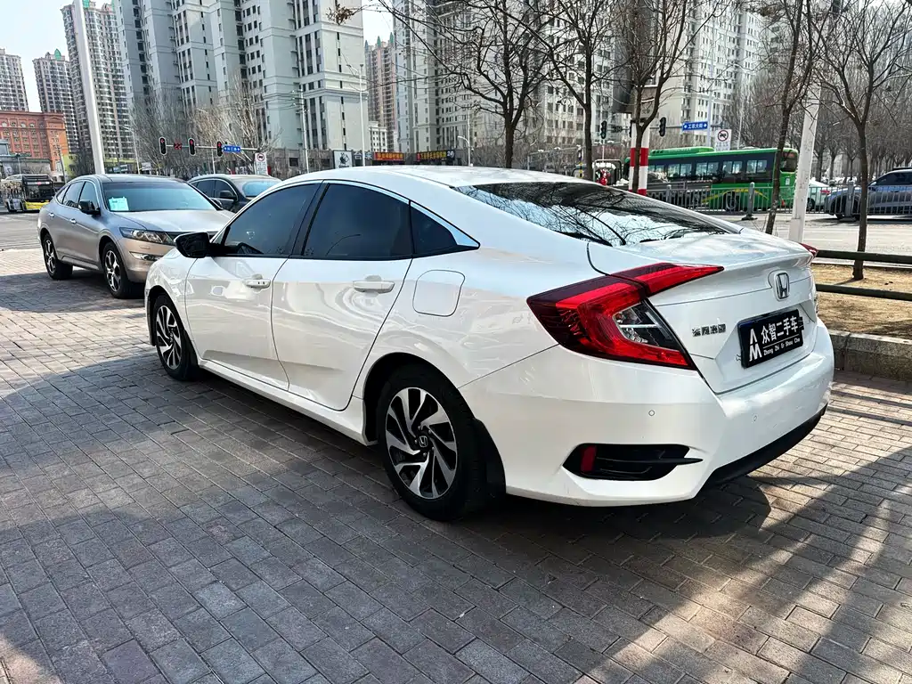 Honda Civic — фото 4