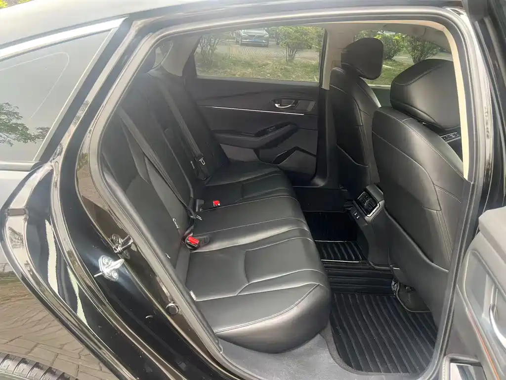 Honda Accord — фото 11