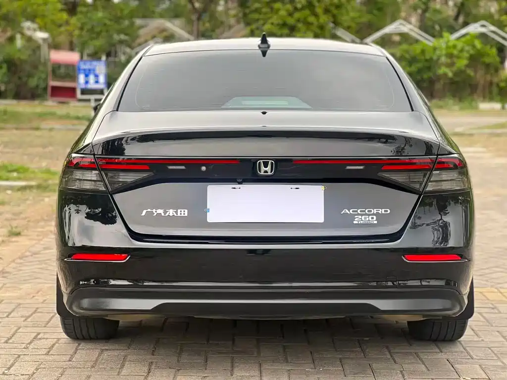 Honda Accord — фото 17