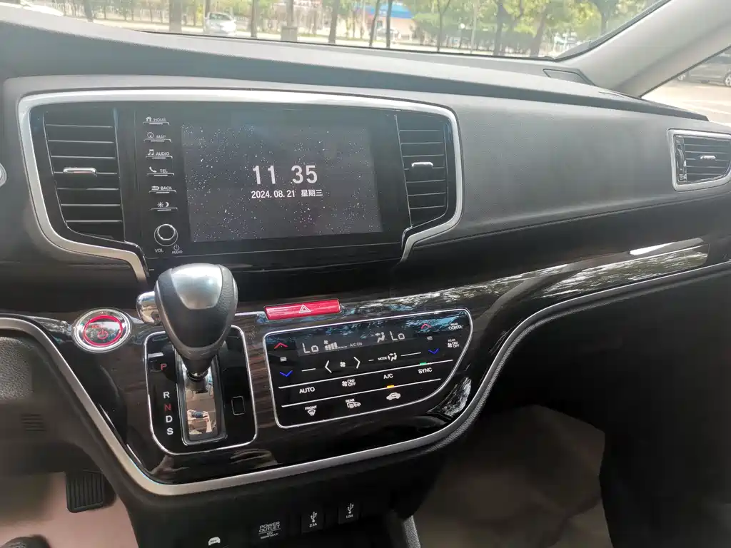 Honda Odyssey — фото 13