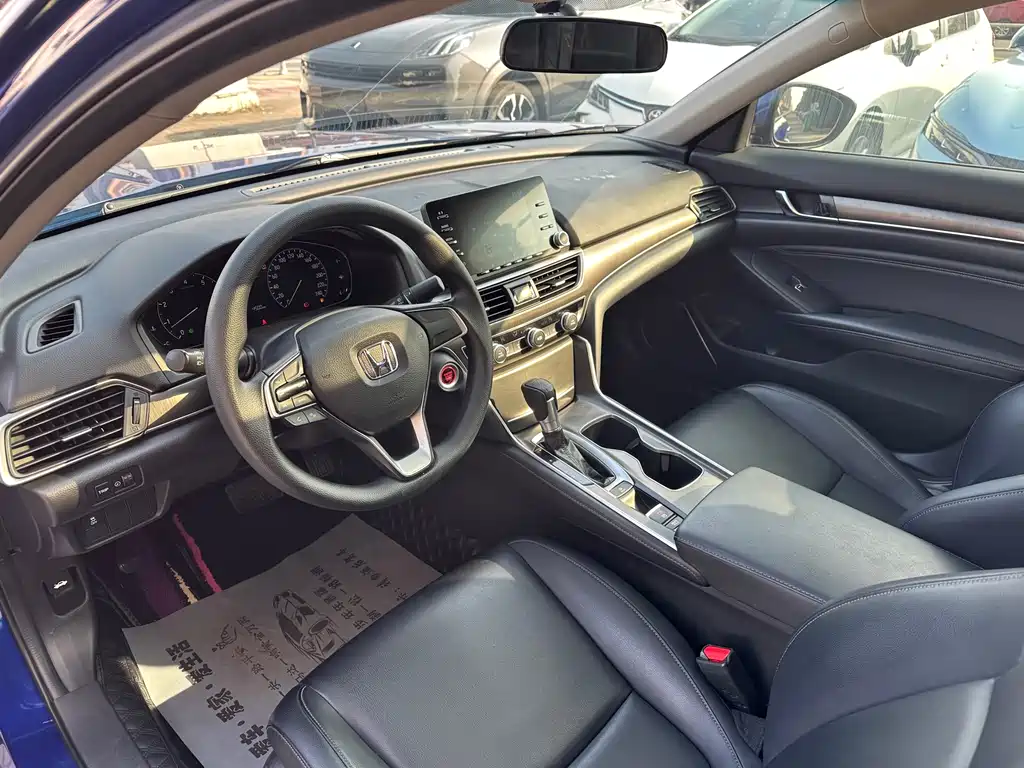 Honda Accord — фото 11