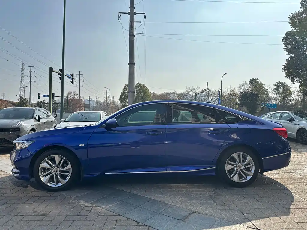 Honda Accord — фото 4