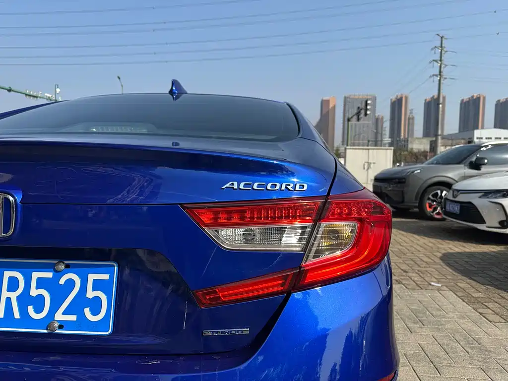 Honda Accord — фото 8