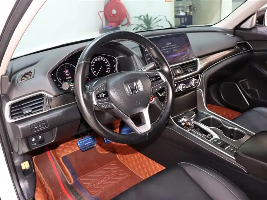 Honda Accord — фото 10