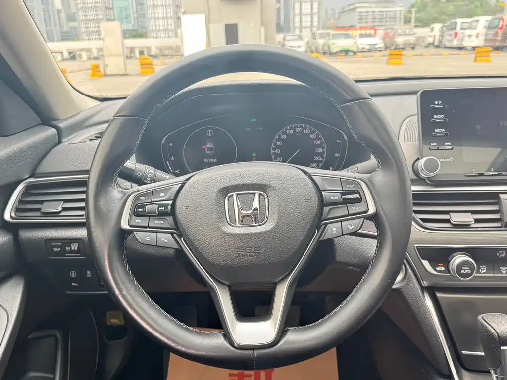Honda Accord — фото 11