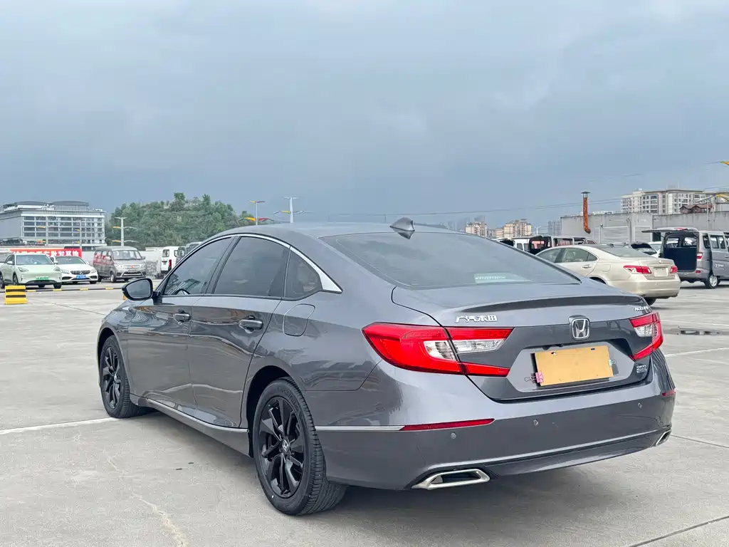 Honda Accord — фото 15